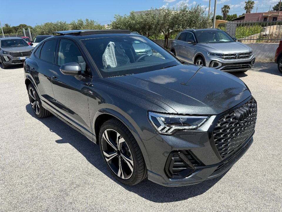 Audi Q3 35 SPB 2.0 TDI 150CV S TRONIC IDENTITY BLACK KM0 Diesel