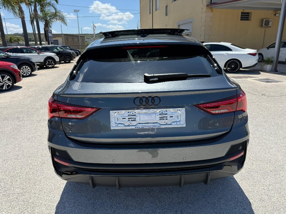 Audi Q3 35 SPB 2.0 TDI 150CV S TRONIC IDENTITY BLACK KM0 Diesel