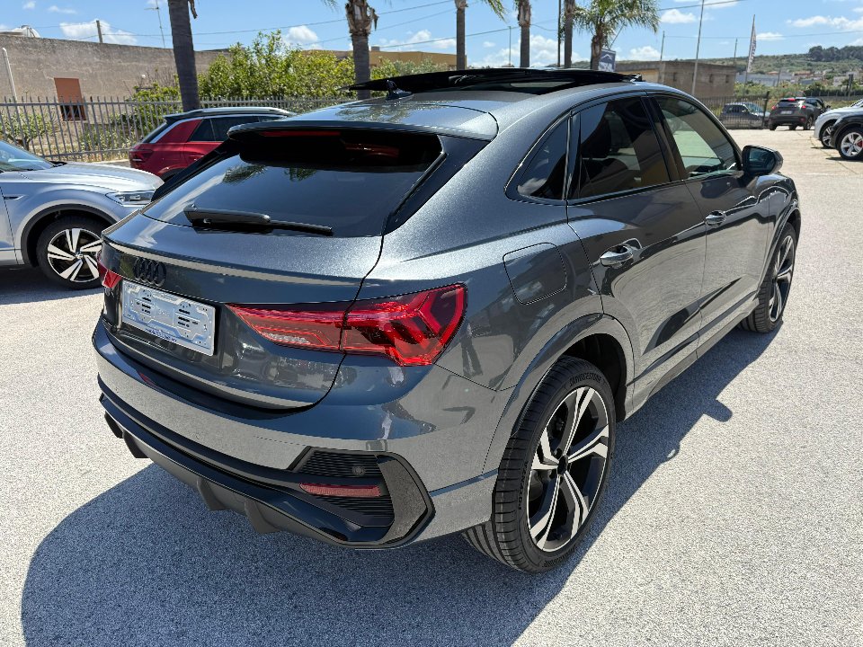 Audi Q3 35 SPB 2.0 TDI 150CV S TRONIC IDENTITY BLACK KM0 Diesel