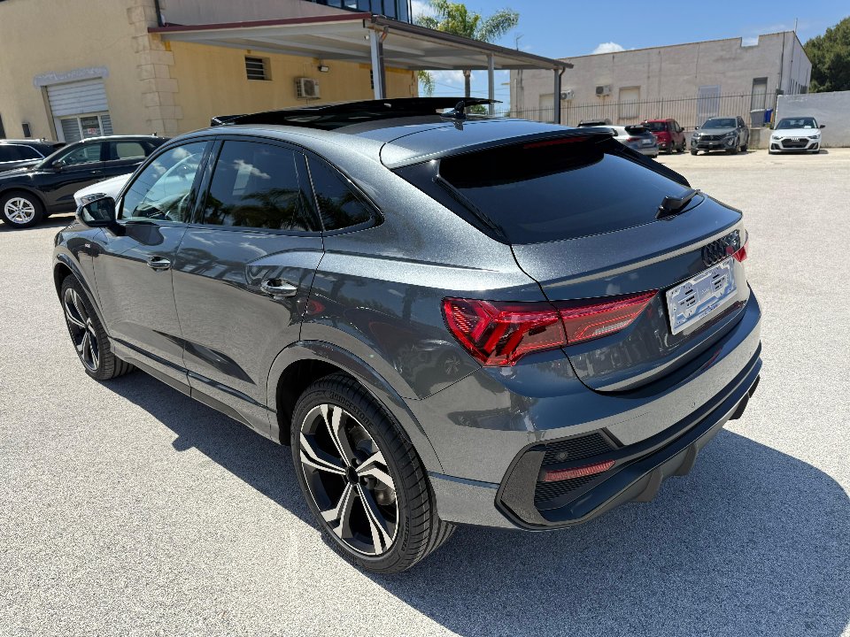 Audi Q3 35 SPB 2.0 TDI 150CV S TRONIC IDENTITY BLACK KM0 Diesel
