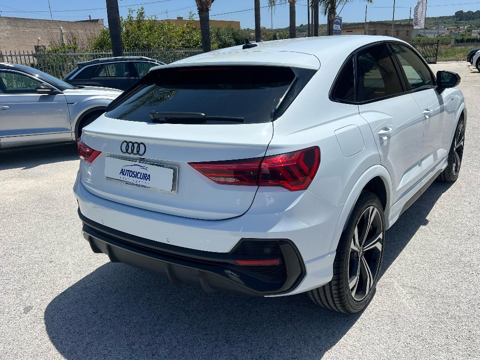 Audi Q3 35 SPB 2.0 TDI 150CV S TRONIC IDENTITY BLACK Diesel