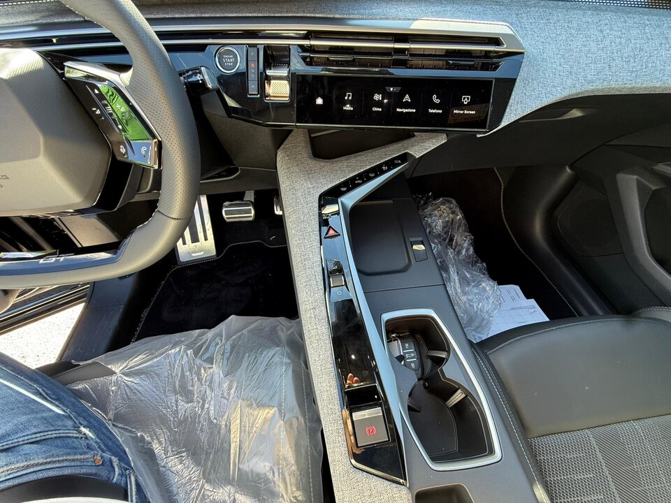 Peugeot 3008 GT | Hybrid - Automatico - 145 CV e-DCS6  + TETTO Elettrica / Benzina