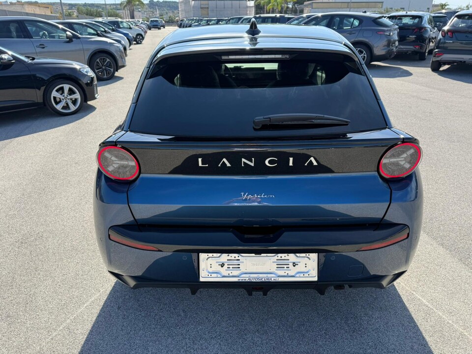 Lancia Ypsilon 1.2 HYBRID 110 CV LX AUTO KM0 Elettrica / Benzina