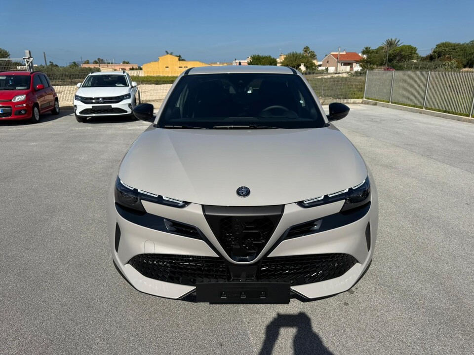 Alfa Romeo Junior 1.2 HYBRID 145CV EDCT6 SPECIALE MY25 Elettrica / Benzina