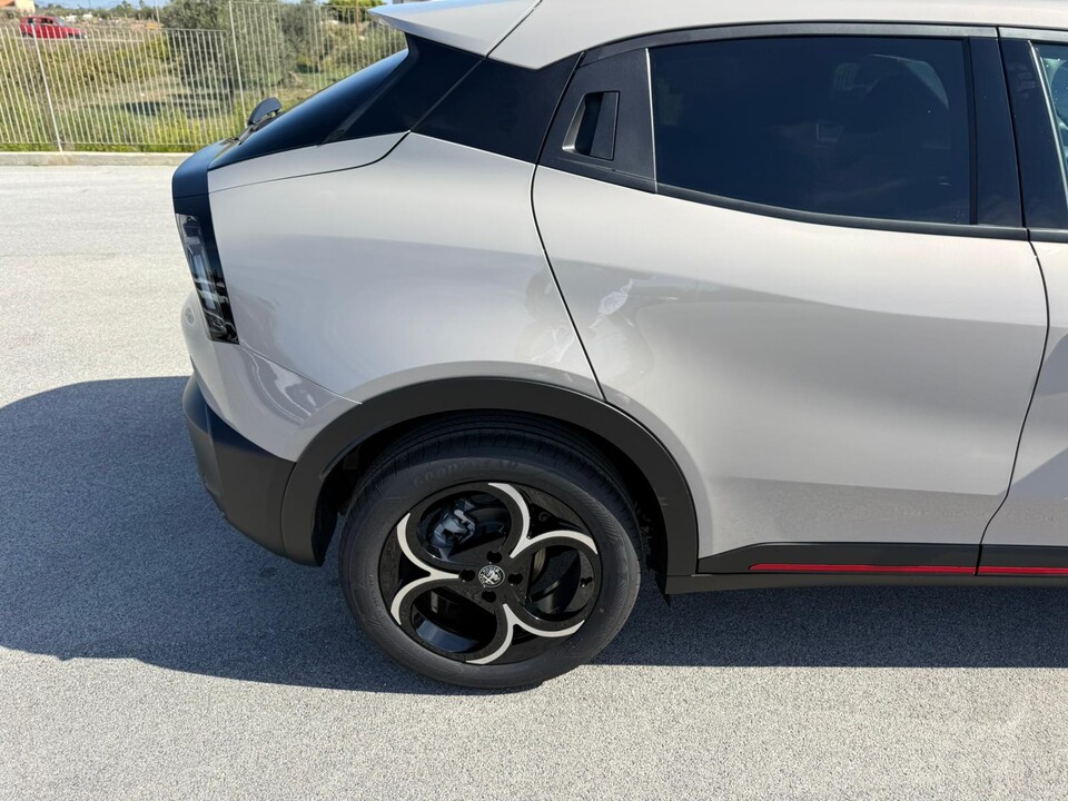 Alfa Romeo Junior 1.2 HYBRID 145CV EDCT6 SPECIALE MY25 Elettrica / Benzina