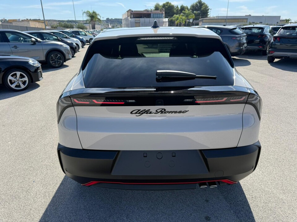 Alfa Romeo Junior 1.2 HYBRID 145CV EDCT6 SPECIALE MY25 Elettrica / Benzina