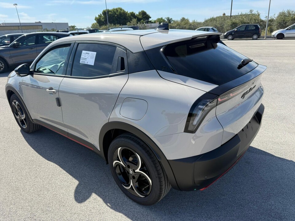 Alfa Romeo Junior 1.2 HYBRID 145CV EDCT6 SPECIALE MY25 Elettrica / Benzina