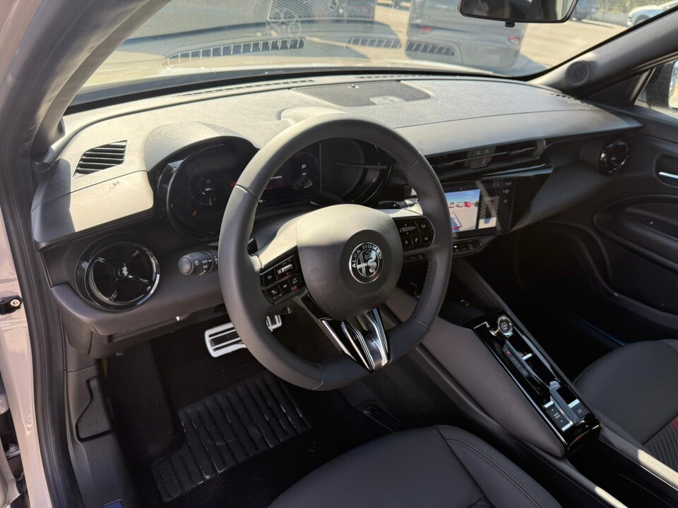 Alfa Romeo Junior 1.2 HYBRID 145CV EDCT6 SPECIALE MY25 Elettrica / Benzina