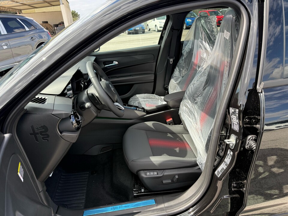 Alfa Romeo Junior 1.2 HYBRID 145 CV EDCT6 SPECIALE MY25 + TETTO Elettrica / Benzina