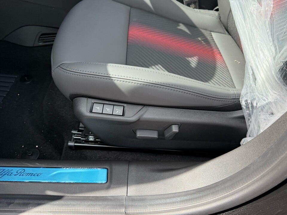 Alfa Romeo Junior 1.2 HYBRID 145 CV EDCT6 SPECIALE MY25 + TETTO Elettrica / Benzina