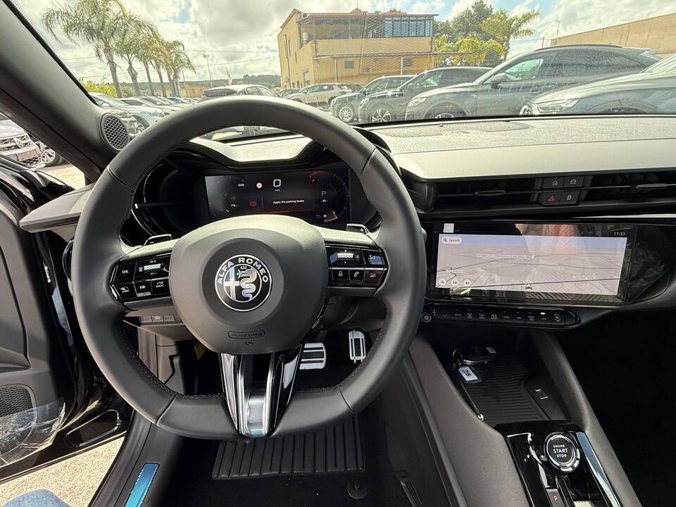 Alfa Romeo Junior 1.2 HYBRID 145 CV EDCT6 SPECIALE MY25 + TETTO Elettrica / Benzina