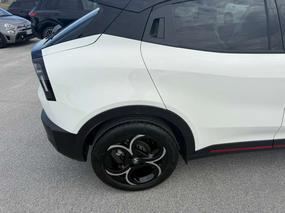 Alfa Romeo Junior 1.2 HYBRID 145 CV EDCT6 SPECIALE MY25 B-COLOR Elettrica / Benzina
