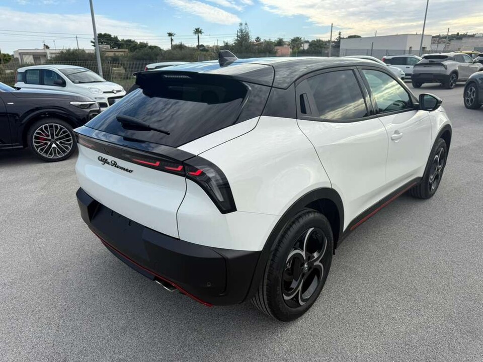 Alfa Romeo Junior 1.2 HYBRID 145 CV EDCT6 SPECIALE MY25 B-COLOR Elettrica / Benzina