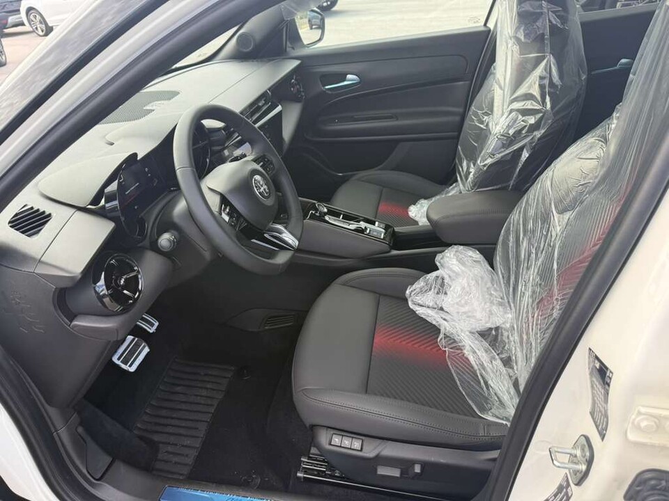 Alfa Romeo Junior 1.2 HYBRID 145 CV EDCT6 SPECIALE MY25 B-COLOR Elettrica / Benzina