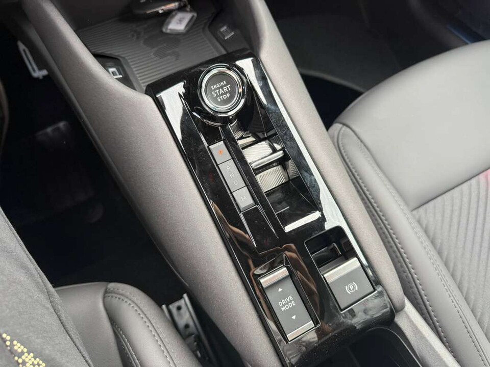 Alfa Romeo Junior 1.2 HYBRID 145 CV EDCT6 SPECIALE MY25 B-COLOR Elettrica / Benzina