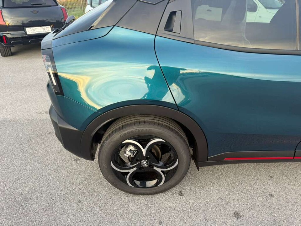 Alfa Romeo Junior 1.2 HYBRID 145 CV EDCT6 SPECIALE MY25 B-COLOR Elettrica / Benzina