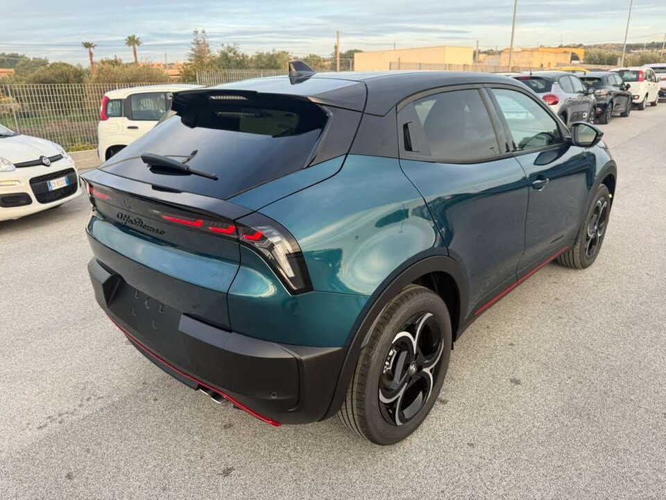 Alfa Romeo Junior 1.2 HYBRID 145 CV EDCT6 SPECIALE MY25 B-COLOR Elettrica / Benzina