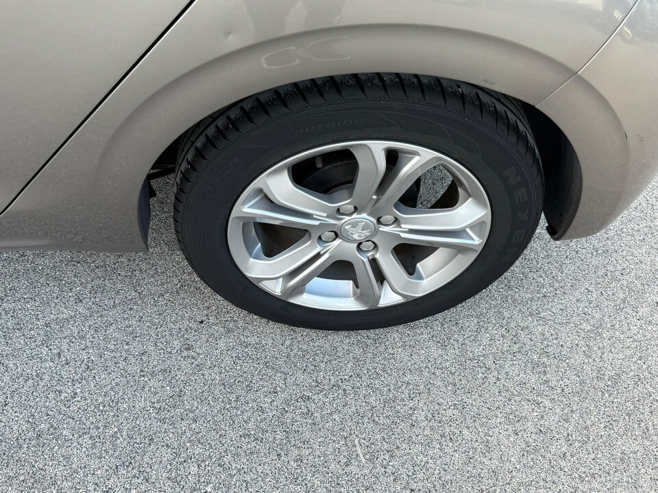 Peugeot 208 1.2 PURETECH 83 CV S&S ALLURE Benzina