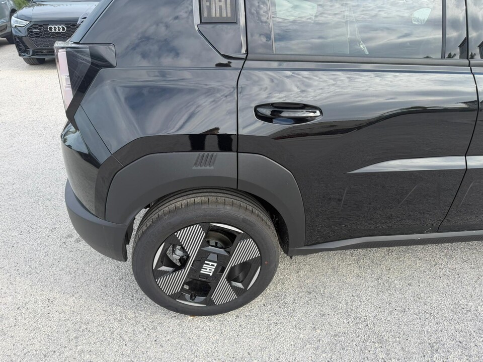 Fiat Grande Panda 1.2 HYBRID 110 CV EDCT LA PRIMA KM0 MY25 Elettrica / Benzina