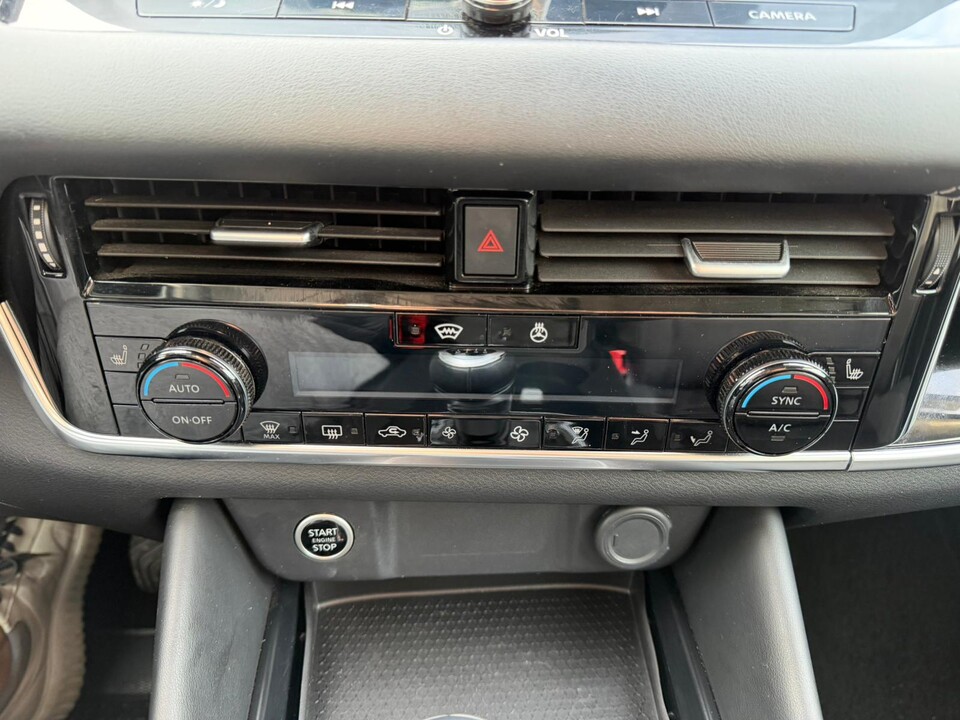 Nissan Qashqai 1.3 DIG-T MHEV 140 CV  N-CONNECTA Elettrica / Benzina