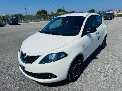 Lancia Ypsilon 1.0 FIREFLY 70 CV HYBRID PLATINO MY24 KM 0 Elettrica / Benzina