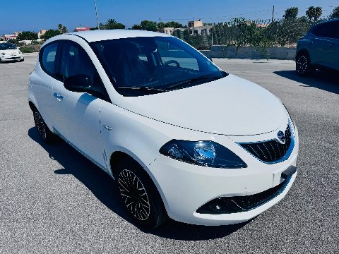 Lancia Ypsilon 1.0 FIREFLY 70 CV HYBRID PLATINO MY24 KM 0 Elettrica / Benzina