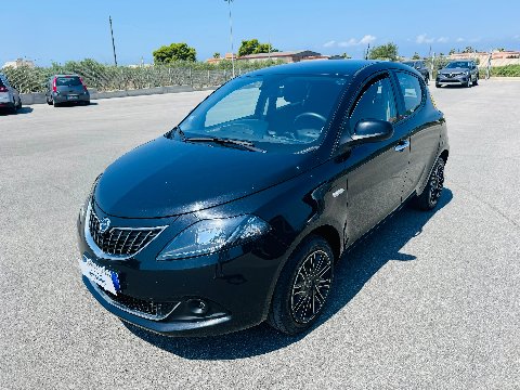 Lancia Ypsilon 1.0 FIREFLY 70 CV HYBRID GOLD Elettrica / Benzina