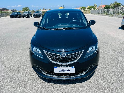 Lancia Ypsilon 1.0 FIREFLY 70 CV HYBRID GOLD Elettrica / Benzina