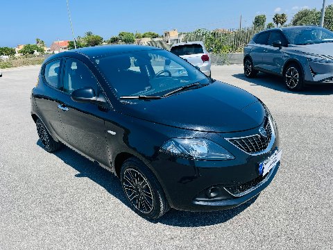 Lancia Ypsilon 1.0 FIREFLY 70 CV HYBRID GOLD Elettrica / Benzina