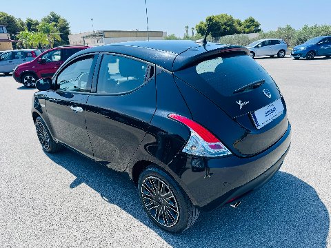 Lancia Ypsilon 1.0 FIREFLY 70 CV HYBRID GOLD Elettrica / Benzina