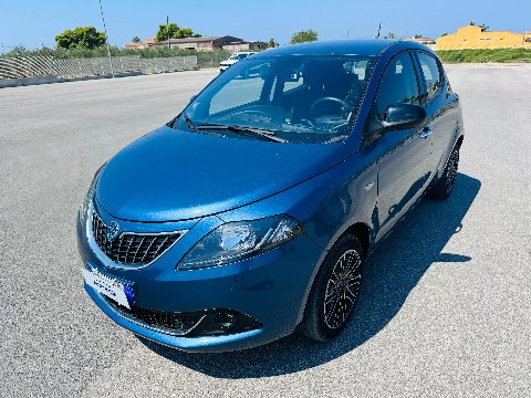 Lancia Ypsilon 1.0 FIREFLY 70 CV HYBRID GOLD Elettrica / Benzina