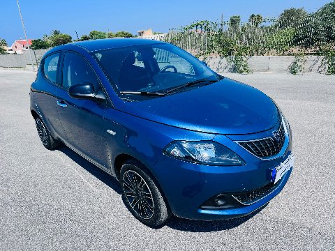 Lancia Ypsilon 1.0 FIREFLY 70 CV HYBRID GOLD Elettrica / Benzina