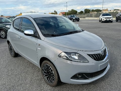 Lancia Ypsilon 1.0 FIREFLY 70 CV HYBRID ALBERTA FERRETTI MY24 KM0 Elettrica / Benzina