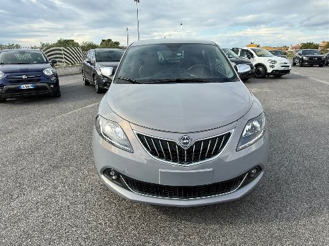 Lancia Ypsilon 1.0 FIREFLY 70 CV HYBRID ALBERTA FERRETTI MY24 KM0 Elettrica / Benzina