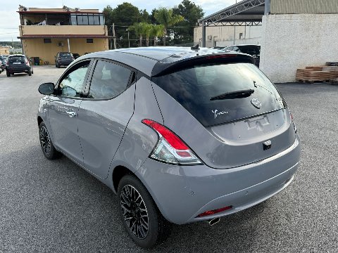 Lancia Ypsilon 1.0 FIREFLY 70 CV HYBRID ALBERTA FERRETTI MY24 KM0 Elettrica / Benzina