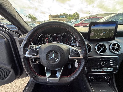 Mercedes-Benz GLA 200 d 136 CV AUTOMATIC PREMIUM AMG + TETTO Diesel