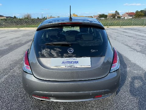 Lancia Ypsilon 1.0 FIREFLY 70 CV HYBRID GOLD Elettrica / Benzina