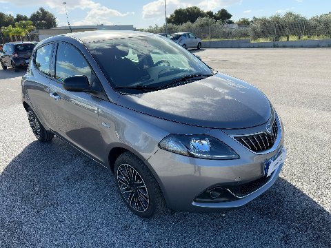 Lancia Ypsilon 1.0 FIREFLY 70 CV HYBRID GOLD Elettrica / Benzina