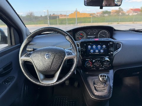 Lancia Ypsilon 1.0 FIREFLY 70 CV HYBRID GOLD Elettrica / Benzina