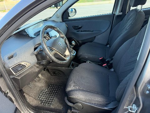 Lancia Ypsilon 1.0 FIREFLY 70 CV HYBRID GOLD Elettrica / Benzina