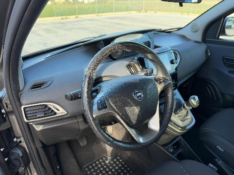 Lancia Ypsilon 1.0 FIREFLY 70 CV HYBRID GOLD Elettrica / Benzina