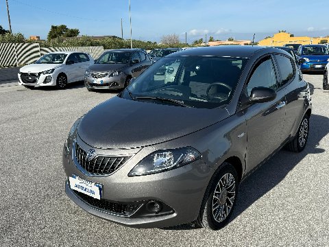 Lancia Ypsilon 1.0 FIREFLY 70 CV HYBRID GOLD PLUS MY23 Elettrica / Benzina