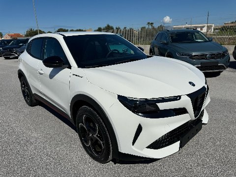 Alfa Romeo Junior 1.2 HYBRID 136 CV EDCT6 SPECIALE MY25 Elettrica / Benzina