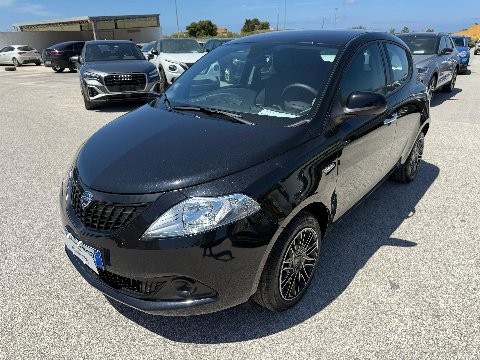 Lancia Ypsilon 1.0 FIREFLY 70 CV HYBRID SILVER 1400 KM!! Elettrica / Benzina