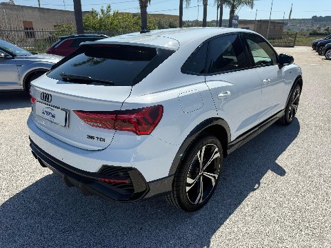 Audi Q3 35 SPB 2.0 TDI 150CV S TRONIC IDENTITY BLACK Diesel