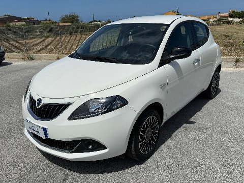 Lancia Ypsilon 1.0 FIREFLY 70 CV HYBRID PLATINO 2800 KM!!! Elettrica / Benzina