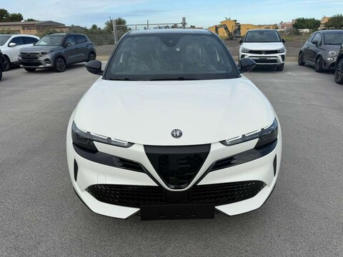Alfa Romeo Junior 1.2 HYBRID 145 CV EDCT6 SPECIALE MY25 B-COLOR Elettrica / Benzina