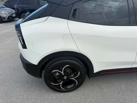 Alfa Romeo Junior 1.2 HYBRID 145 CV EDCT6 SPECIALE MY25 B-COLOR Elettrica / Benzina