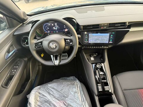 Alfa Romeo Junior 1.2 HYBRID 145 CV EDCT6 SPECIALE MY25 B-COLOR Elettrica / Benzina
