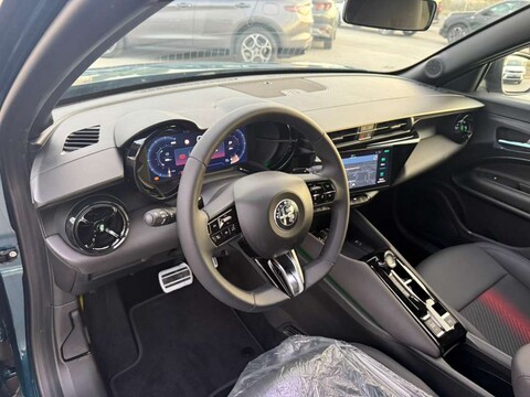 Alfa Romeo Junior 1.2 HYBRID 145 CV EDCT6 SPECIALE MY25 B-COLOR Elettrica / Benzina